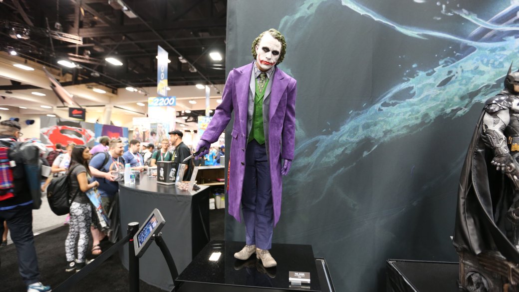 Костюмы, гаджеты и фигурки Бэтмена на Comic-Con 2015 - Изображение 39 Костюмы, гаджеты и фигурки Бэтмена на Comic-Con 2015 - Изображение 39