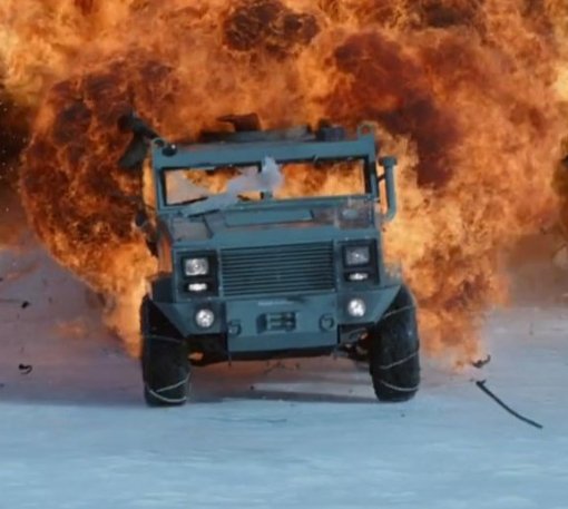 Российские машины взрываются на льду в тизере «Форсажа 8»